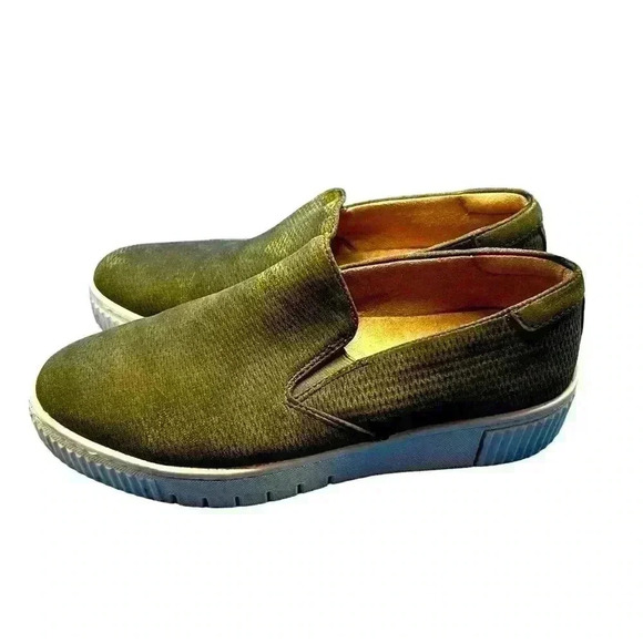 Naturalized Soul Slip On Olive Green Sneakers Sz 7 - Picture 1 of 4